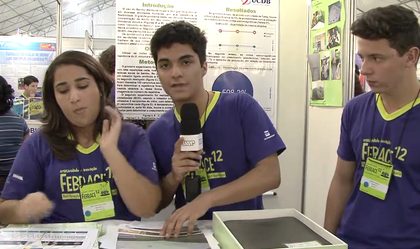 A teenage Bruno presenting his BIO 240 project at the FEBRACE booth